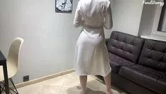Reproducir Escoba que folla con dildo y quiere polla por el culo