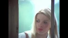 Afspelen Milfa Who babe en vertelt hoe ze haar Xxx blonde moet neuken, gepenetreerd op de kap
