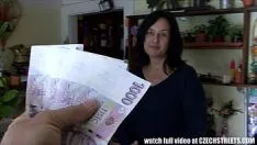 Afspelen Vacaru van Slatina neukt de vrouw van een vriend en spreekt in het Roemeens, betaald om seks te hebben