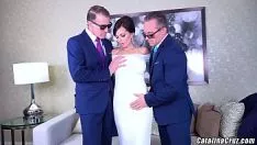 Reproduzir Melania compartilhada pelo homem no casamento com uma amiga