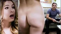 تشغيل إنها أكثر ضيقًا قليلاً من الرجل الذي يمارس الجنس معها، لكنها تشعر بالارتياح