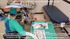 Afspelen Ze wordt geneukt door de dokter die haar kutje schokt