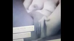Reproducir Camgirl rusa se moja digitación su coño