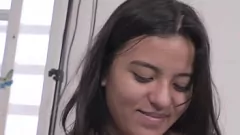 Jouer La pornostar latina Mishell fa un pompino in POV con lieto fine