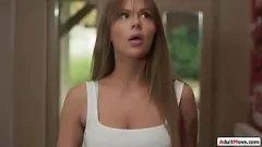 تشغيل تهيمن السحاقيات في جلسة الأكل الشديدة وتناول كس