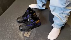 تشغيل DRENCH و CUM على Jean-Clad Feet في حذاء رياضة رطب Bukkake