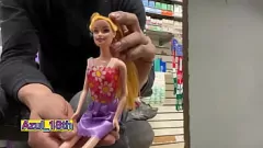 Abspielen Badezimmer Blowjob mit geilen Teen Blonde
