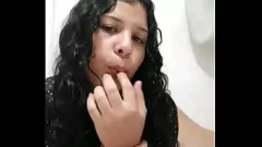 Jouer Teen Venezolana fait plaisir à sa chatte humide pour les fans