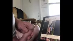 Jouer Compilation di sborra: donna matura che si masturba al porno della figa rasata