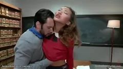 Jouer Alina Li, étudiante asiatique coquine en échange, se fait baiser brutalement par la grosse bite de Tommy Pistol dans un bondage BDSM extrême